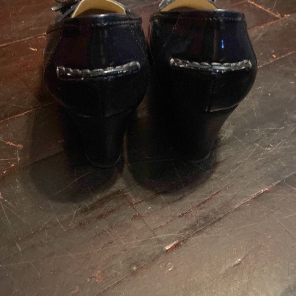 Ellen Tracy - Navy patent leather loafers with chunky heel. - Picture 2 of 7